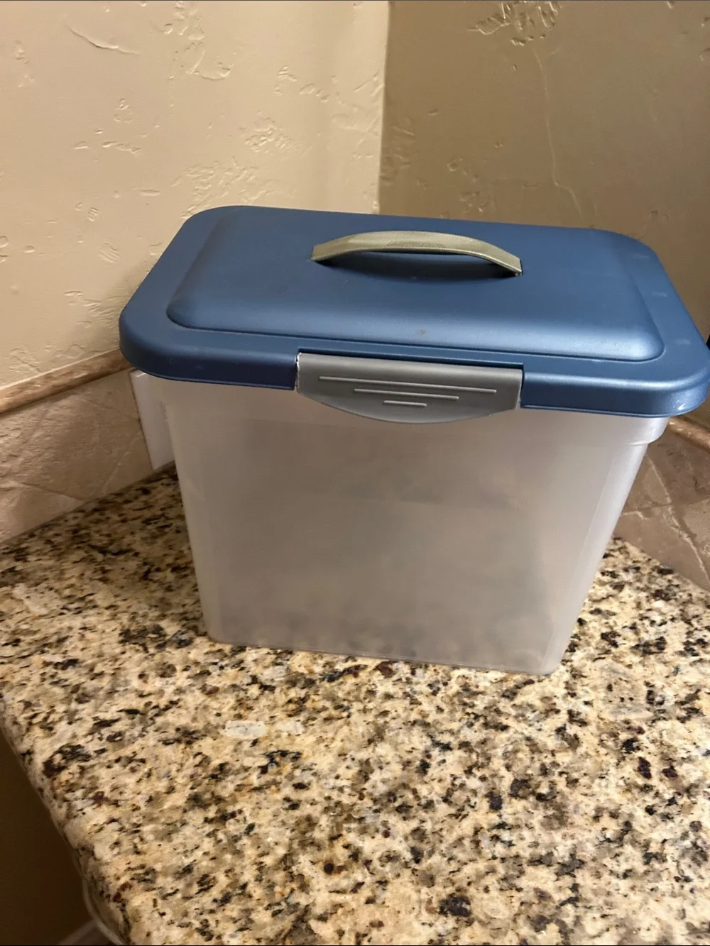 Sterilite Storage Lid with Gold Handle Accent